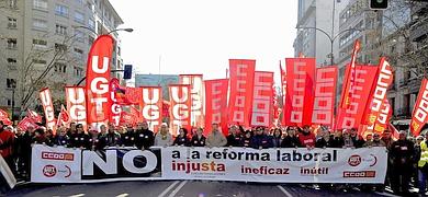 Miles de personas se oponen en Valencia a la reforma laboral por injusta, ineficaz e in&uacute;til