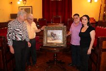 El pintor Conrado Meseguer regala una de les seues obres a lAjuntament de Sueca